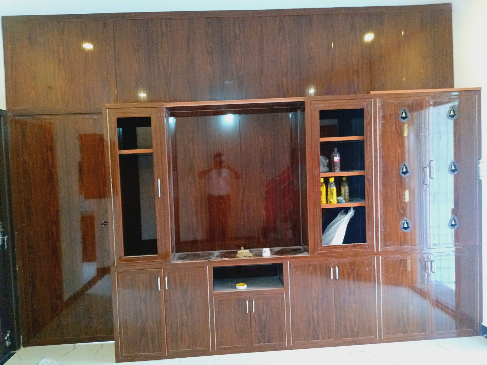 Interior 8